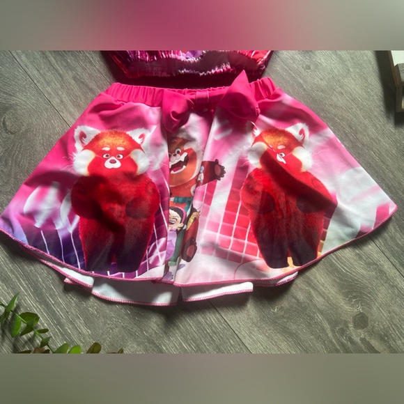 Zhi Xuan Tong Disney Red Panda Pink & Red Two-Piece Swimsuit Set. Size 110 - Picture 3 of 6